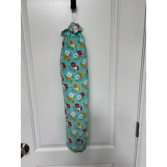 Handmade Plastic Bag Holder- Blue towel with flowers - Picture 1 of 1
